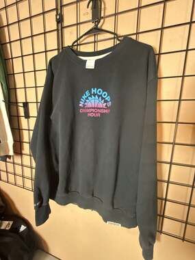 Nike Hoops Championship Hour Standard Issue Crew Sweatshirt Size L Black